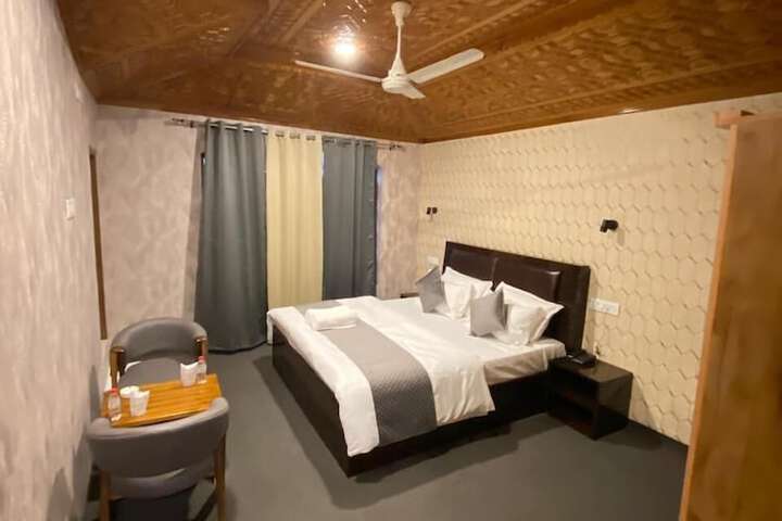 Room 14 of 27