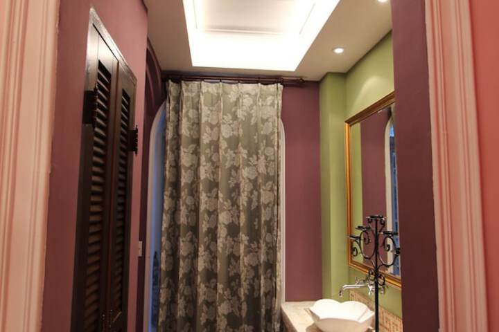 Room 5 of 87