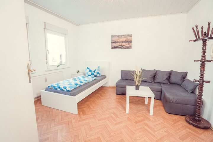 Room 16 of 38