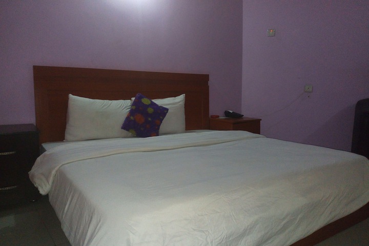 Room 12 of 28
