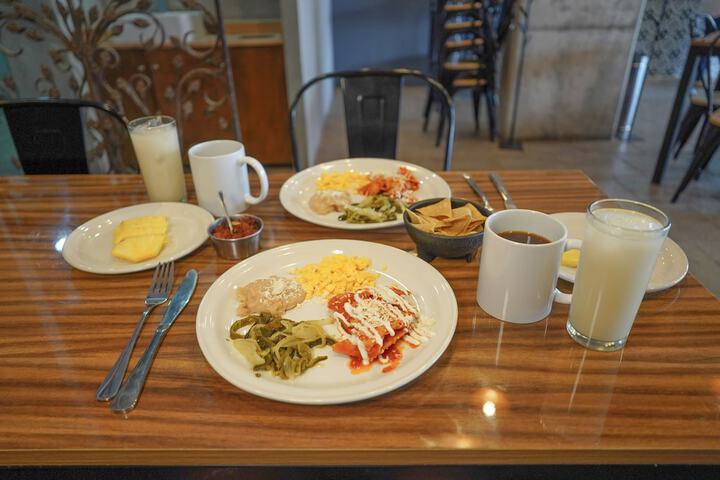 Dining 13 of 17