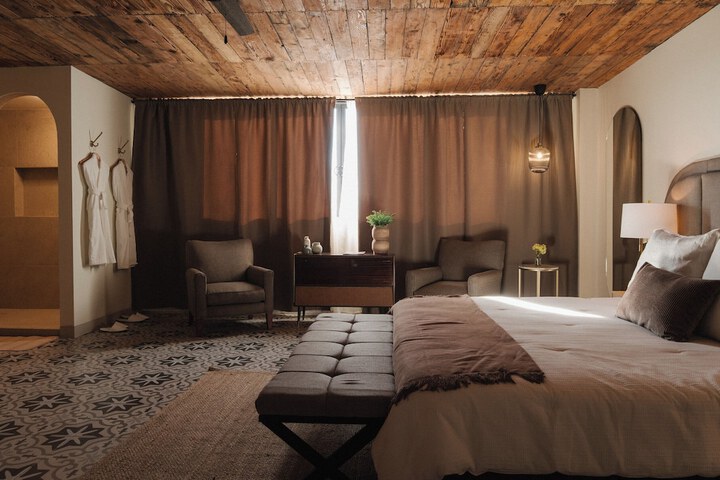 Room 9 of 64