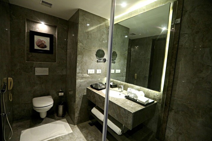 Room 30 of 74