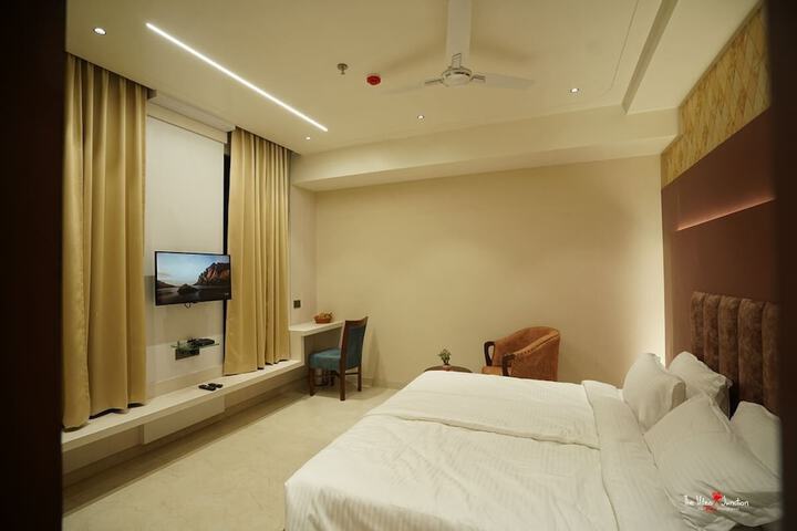 Room 3 of 9
