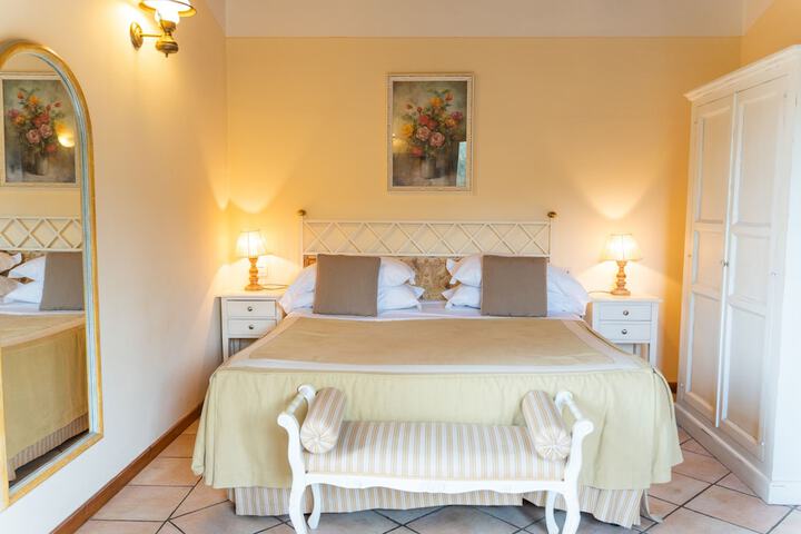 Room 4 of 27