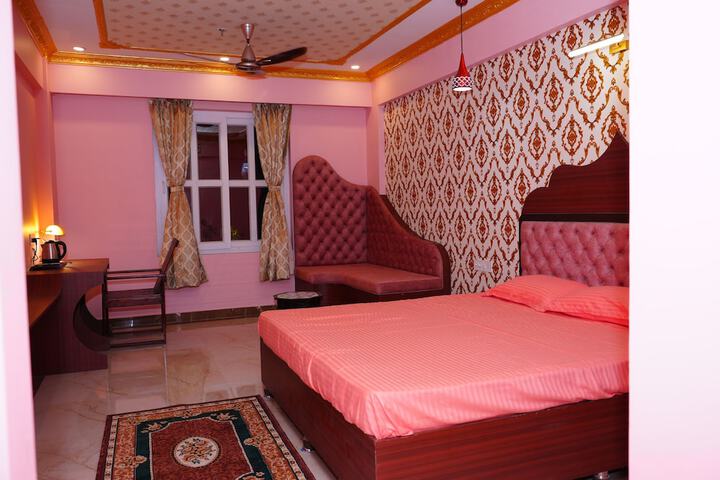 Room 3 of 32