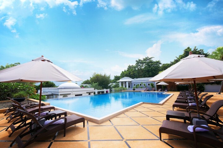 Pools & Facilities