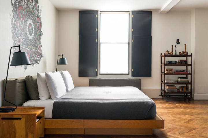 Room 25 of 99