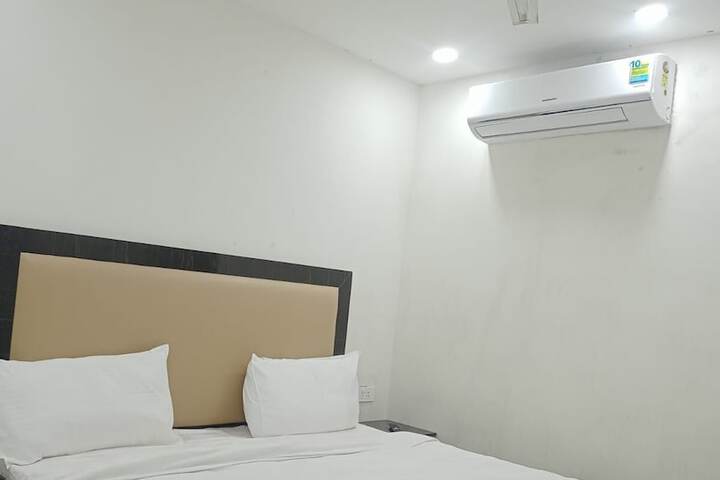 Room 12 of 14
