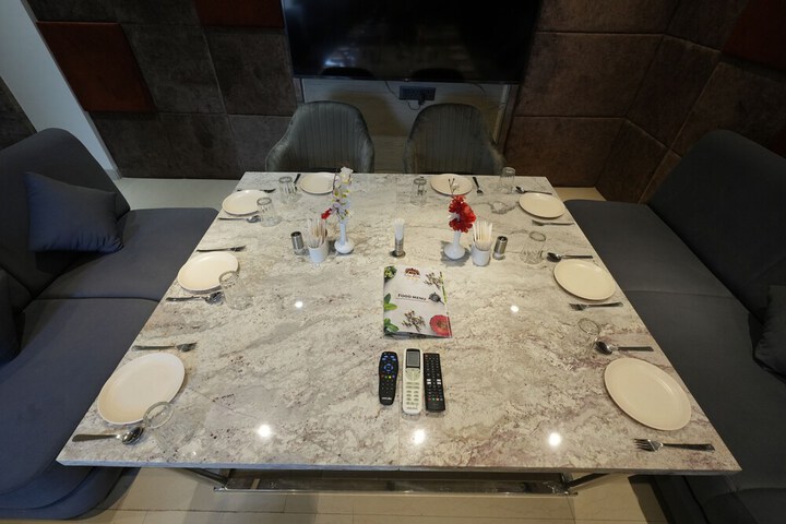 Dining 31 of 34