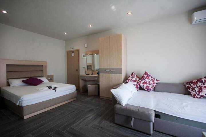 Room 9 of 38