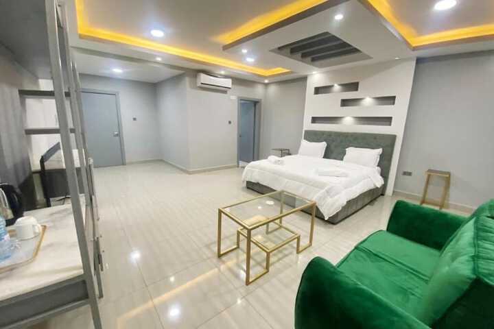 Room 7 of 18