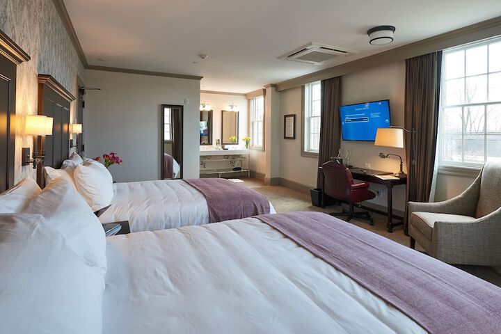 2 Queen Beds (1 of 8)