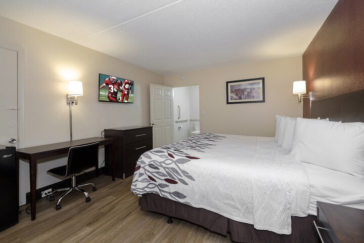 Superior King Bed (11 of 13)