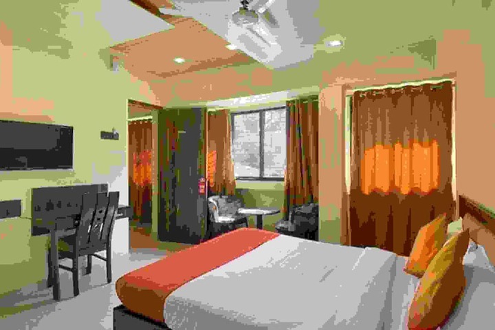 Room 9 of 12