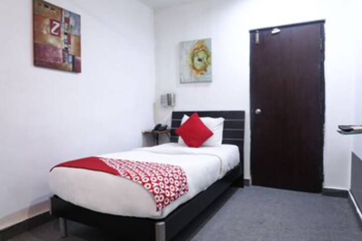 Room 25 of 27