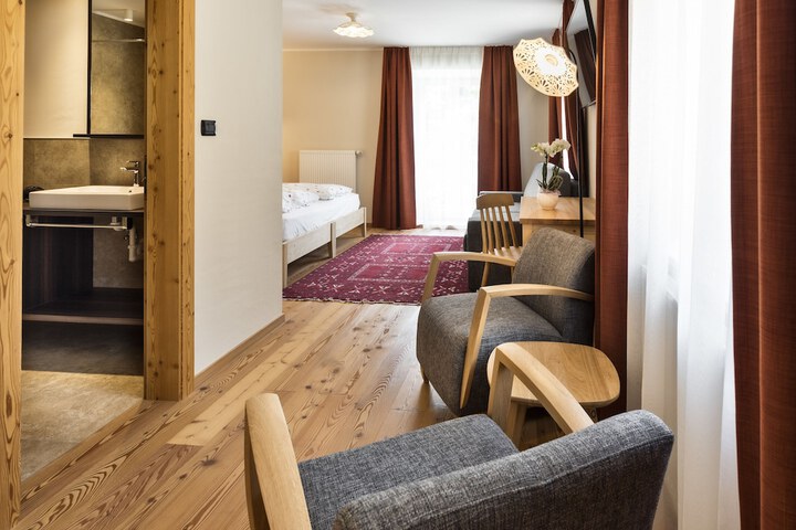 Room 51 of 214