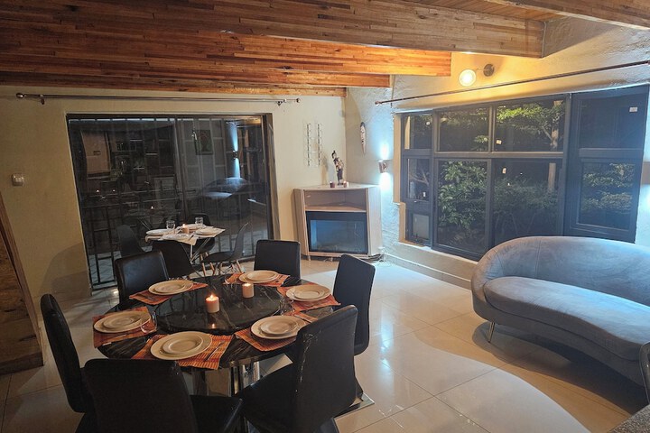 Dining 11 of 12
