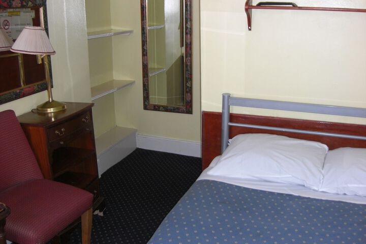 Room 10 of 60