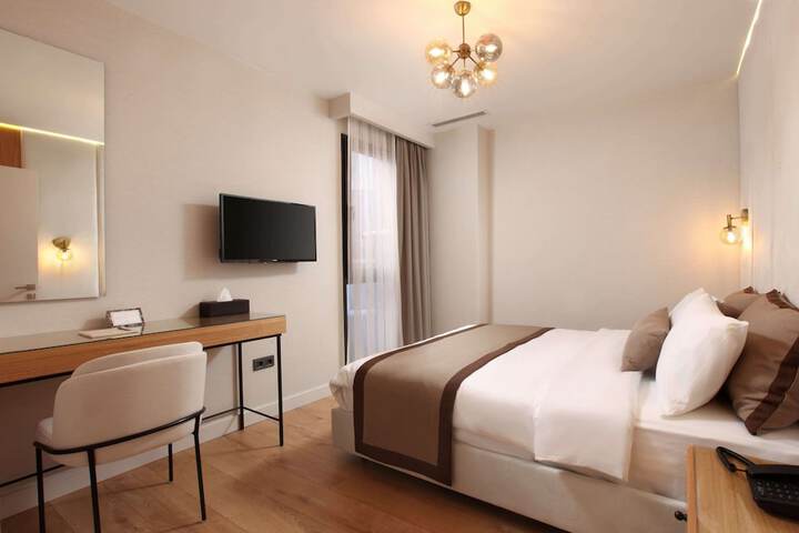 Room 9 of 33