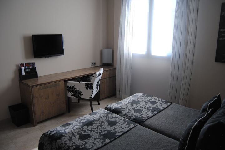 Room 8 of 76