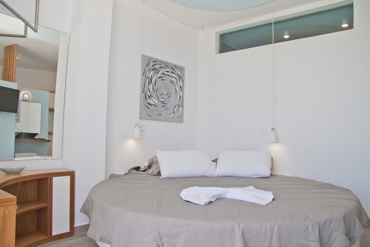 Room 48 of 80