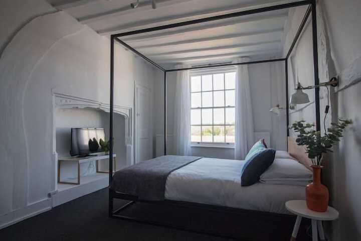 Room 7 of 16