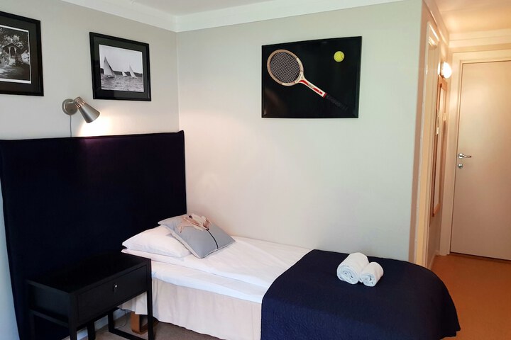 Room 4 of 106