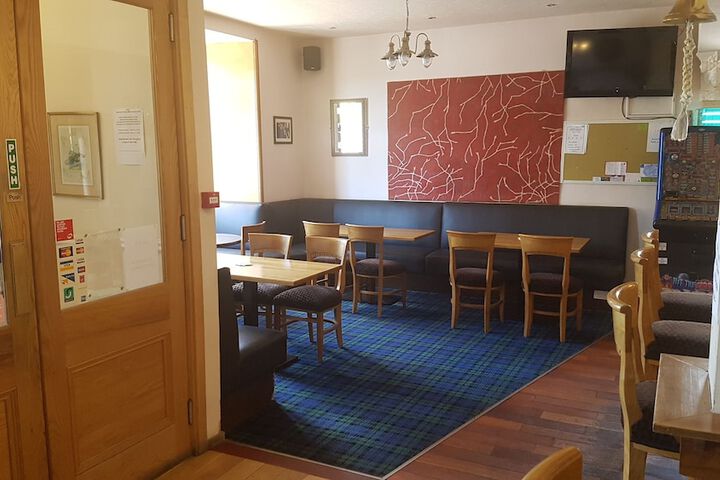 Lounge 7 of 8