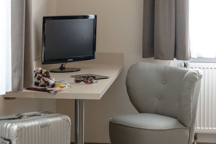 Room 2 of 31