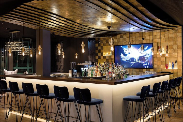 Lounge 19 of 30