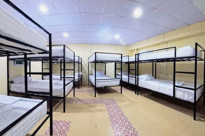 Room 10 of 13