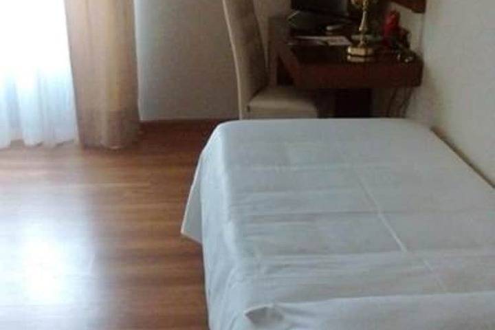 Room 9 of 22