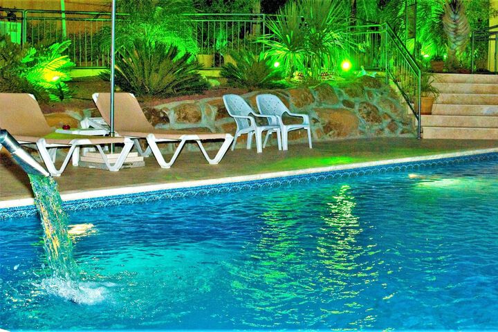 Pool 26 of 40
