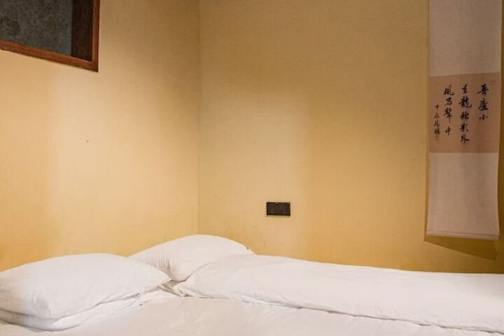 Room 24 of 49