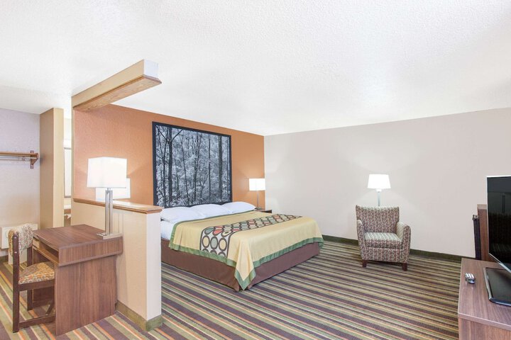 1 King Bed (6 of 7)