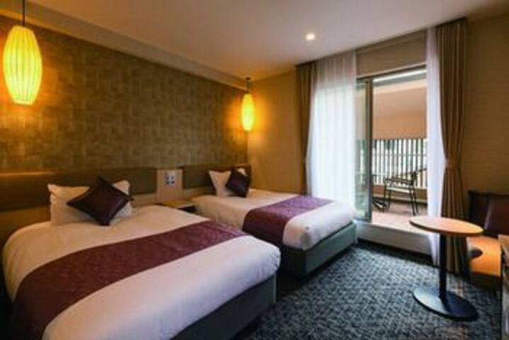 Room 17 of 28