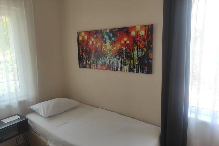 Room 10 of 81