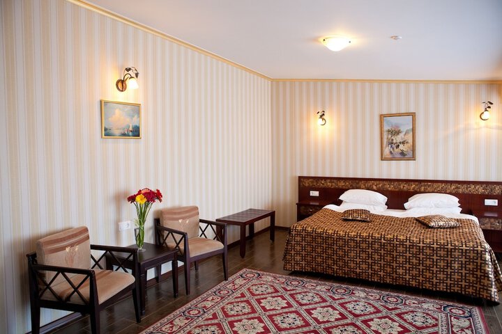Room 5 of 38
