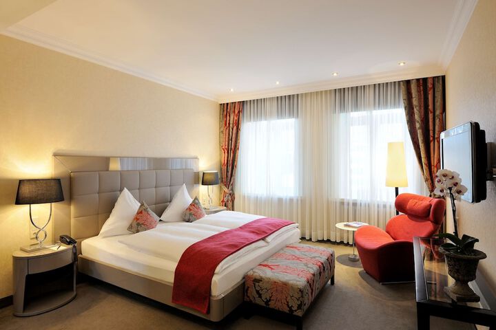 Room 30 of 77