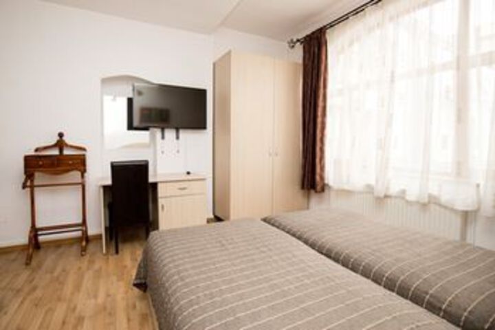 Room 14 of 48
