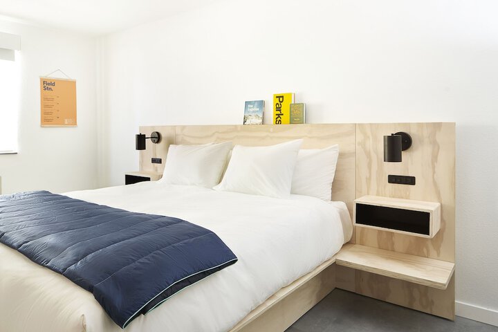 1 King Bed (1 of 7)