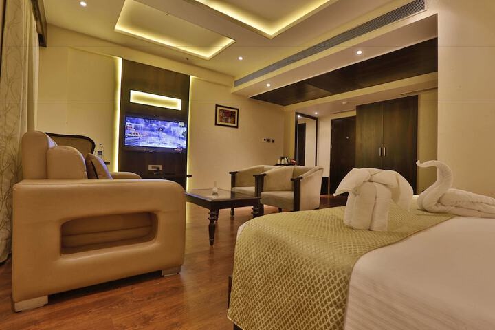 Room 8 of 28