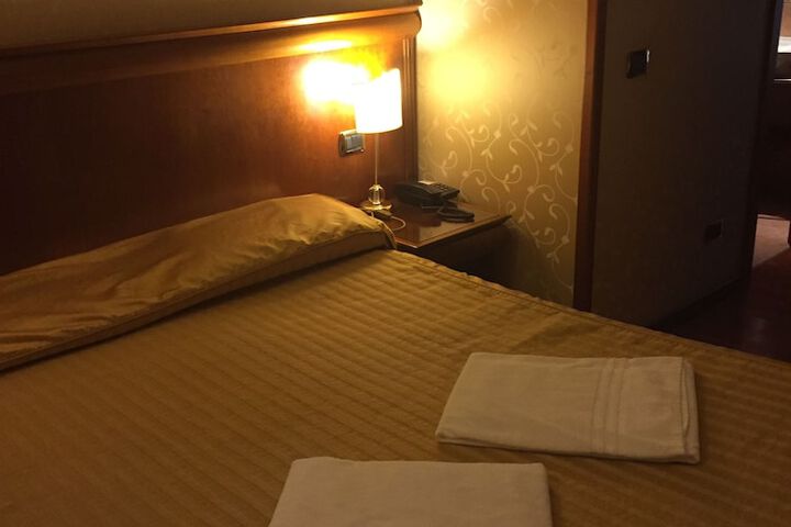 Room 3 of 48
