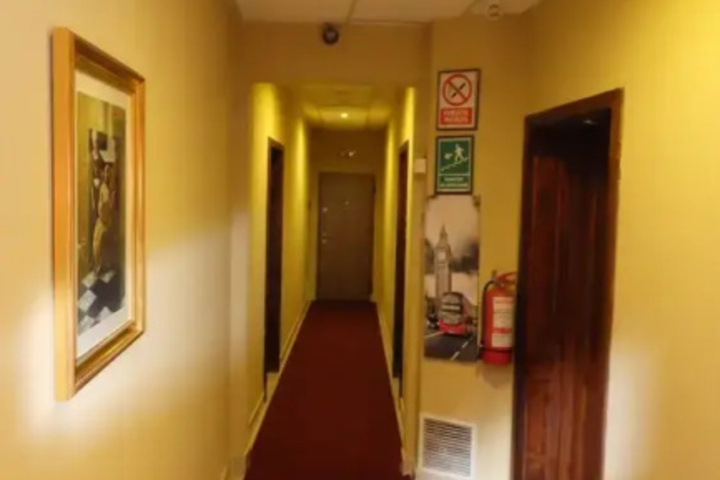 Room 7 of 8