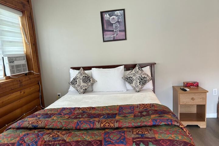 Room 6 of 33