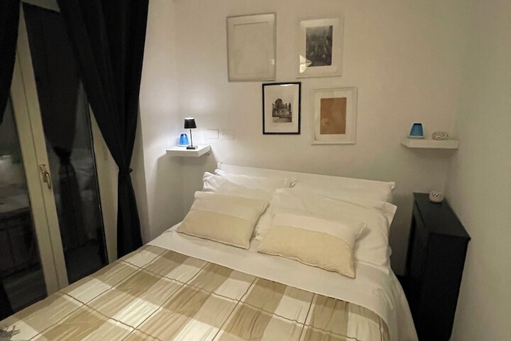 Room 16 of 76