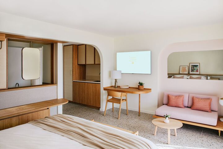 Room 206 of 672