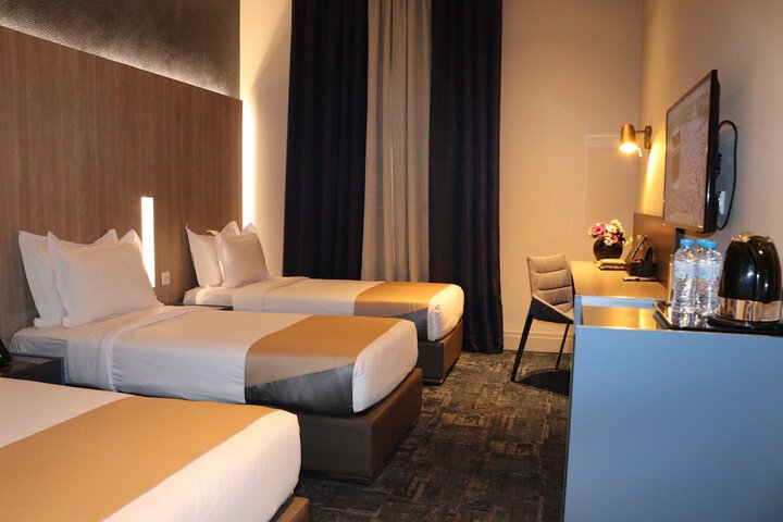 Room 4 of 10