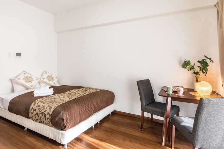 Room 12 of 28